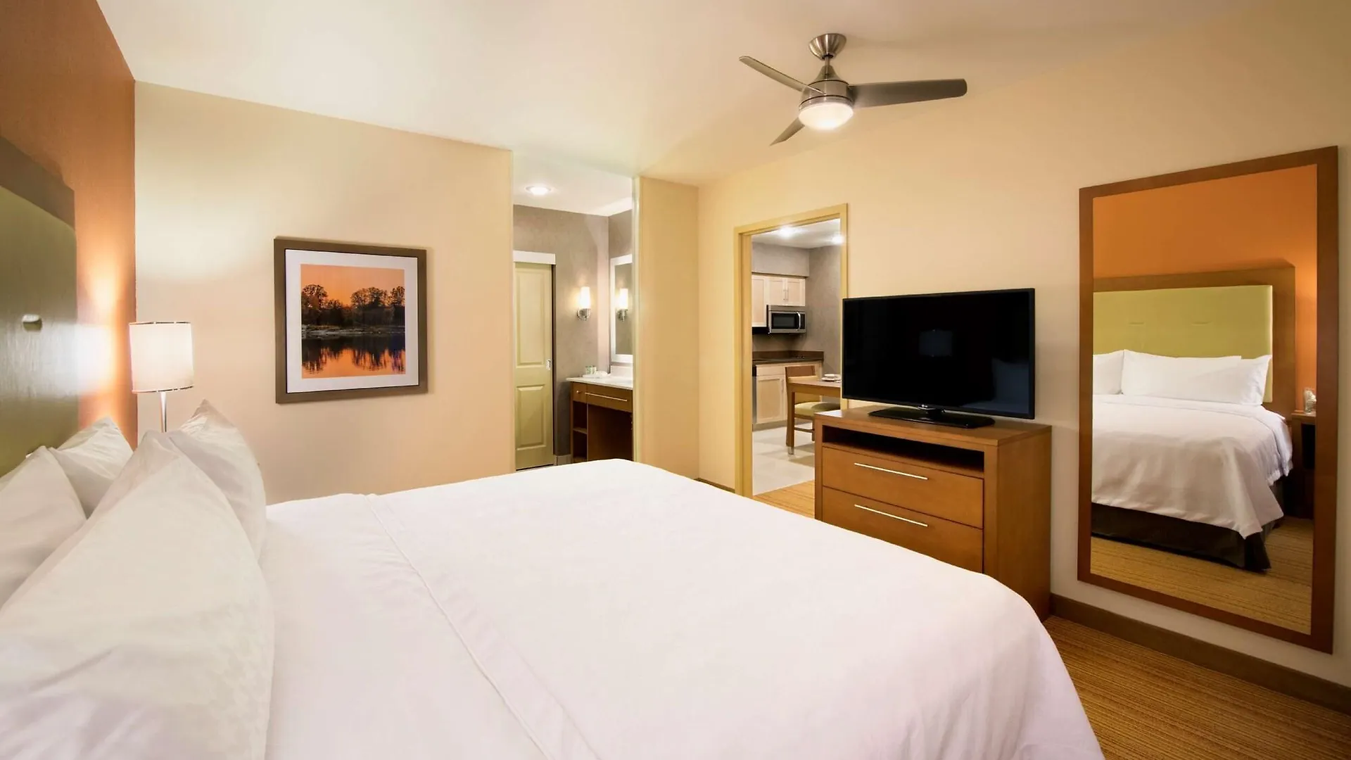 Отель Homewood Suites By Hilton Winnipeg Airport - Polo Park
