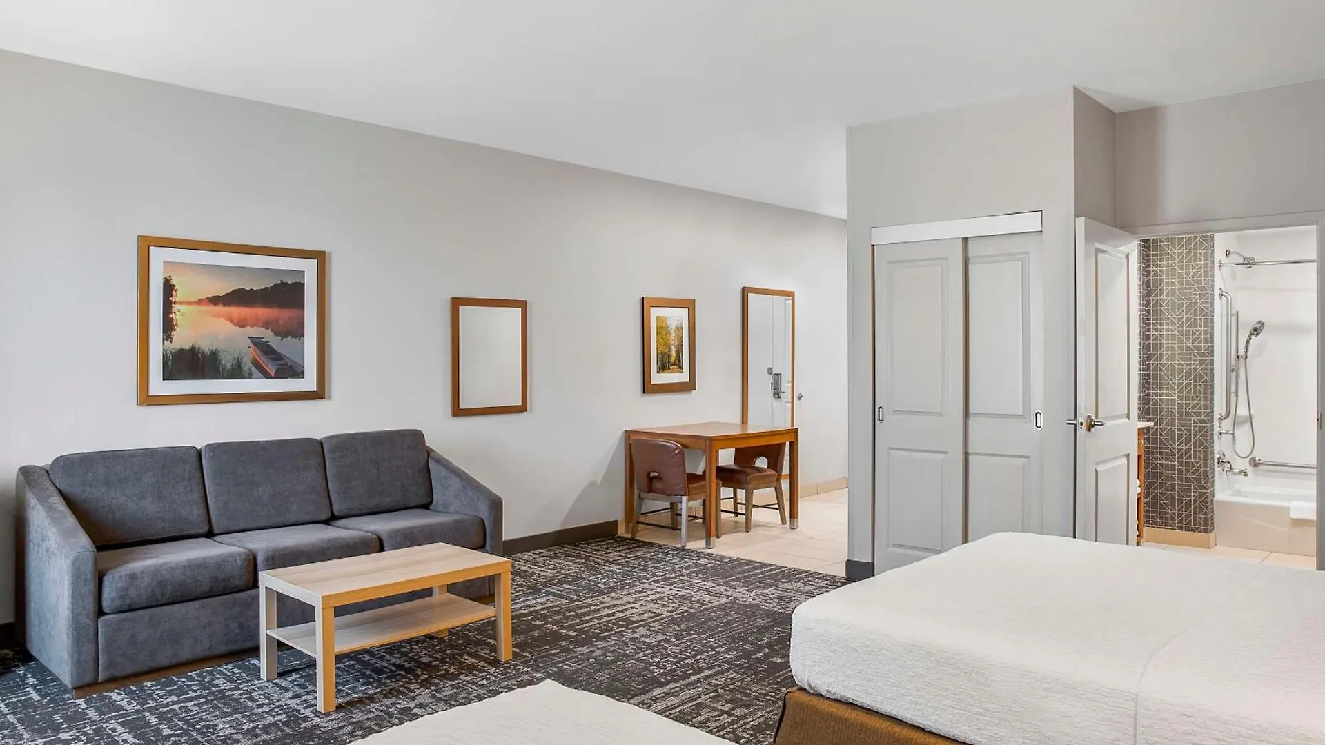 Отель Homewood Suites By Hilton Winnipeg Airport - Polo Park