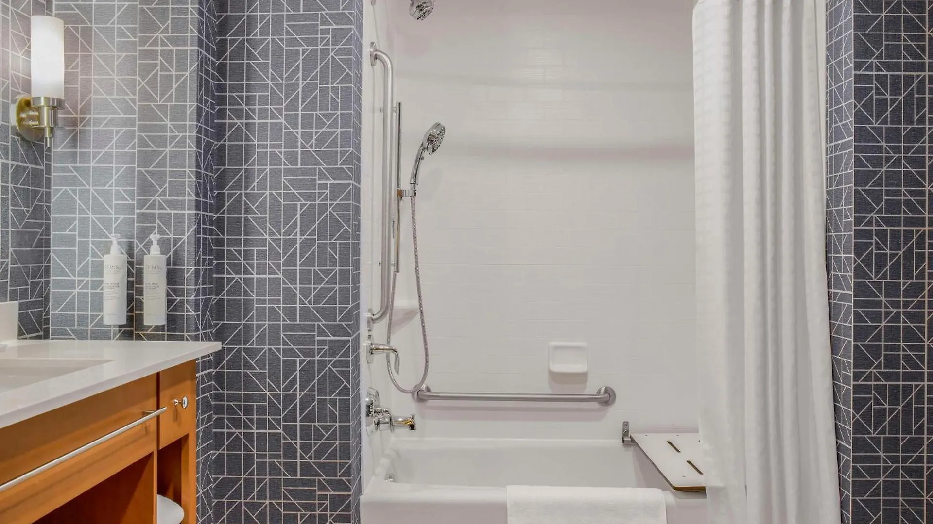 Отель Homewood Suites By Hilton Winnipeg Airport - Polo Park