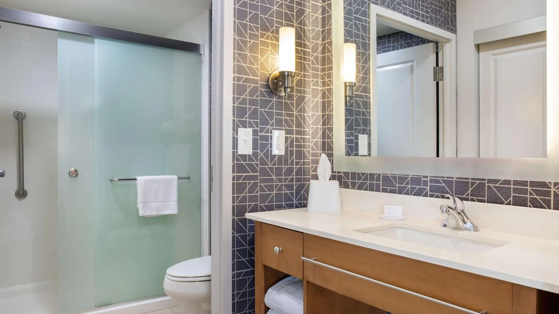 Homewood Suites By Hilton Winnipeg Airport - Polo Park 3*,  Канада