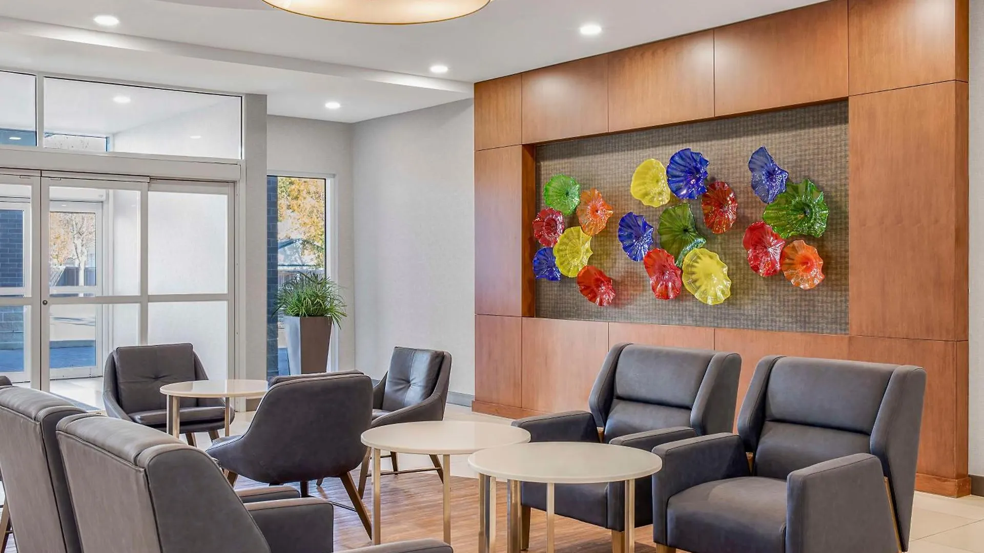 Homewood Suites By Hilton Winnipeg Airport - Polo Park Отель